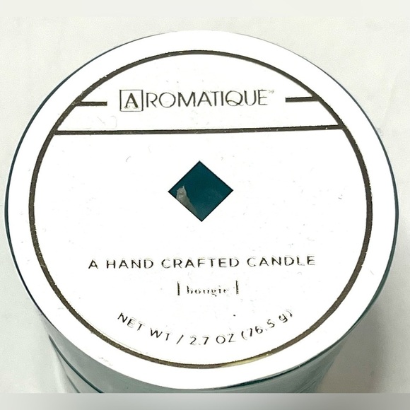 AROMATIQUE BNWT In the Garden 2oz Hand Crafted Candle - Picture 2 of 5